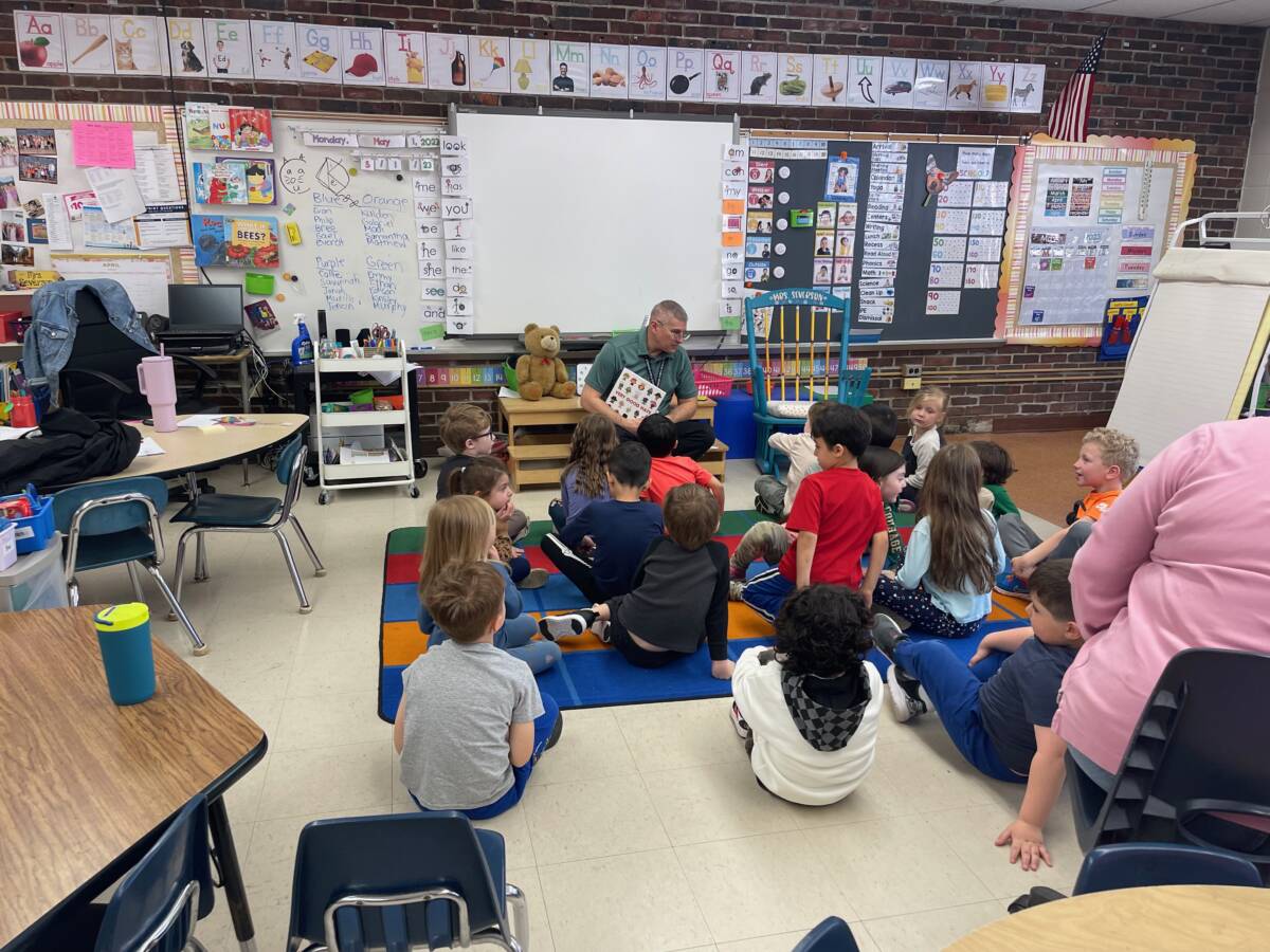 FH Dave Ferris reading to K class