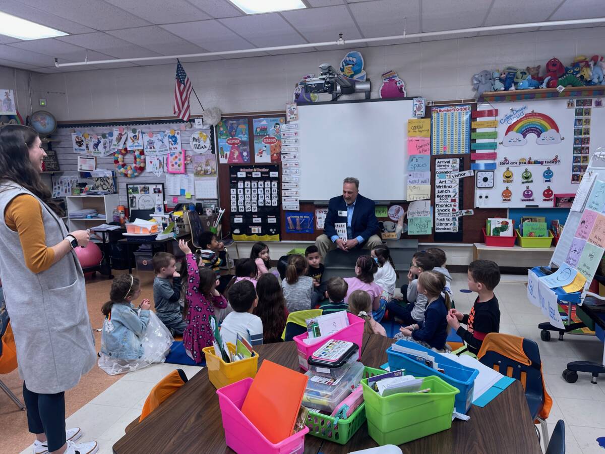 FH Mike Ganino reading to K class