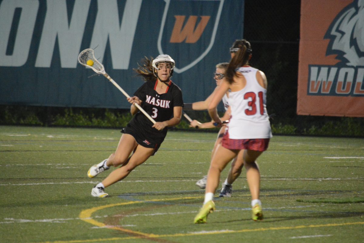 Emma Troesser takes on a defender.